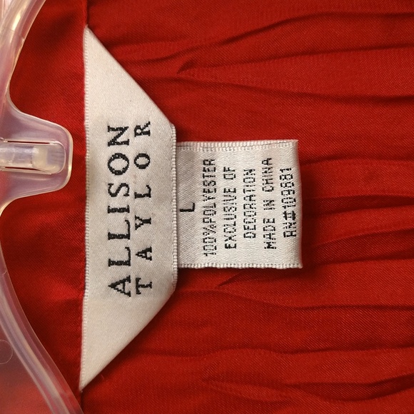 Silk polyester collared red button down blouse - Picture 3 of 5